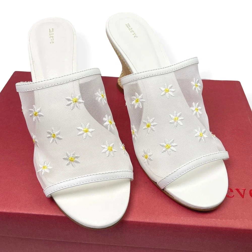 NEW Anthropologie Maeve Mesh Wedge Sz 7 White Embroidered Daisy Flowers Open Toe